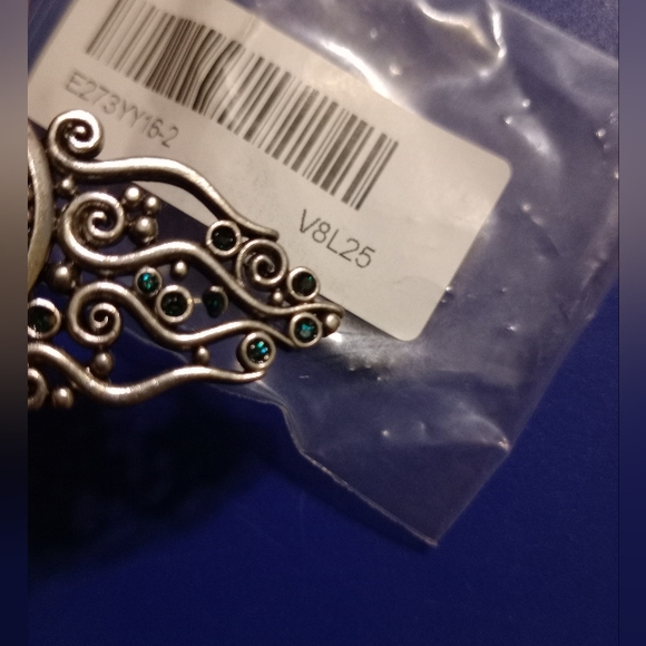 STUNNING STAINLESS STEEL WITH GREEN GEMSTONES SCREW BACK PLUG - Picture 6 of 6